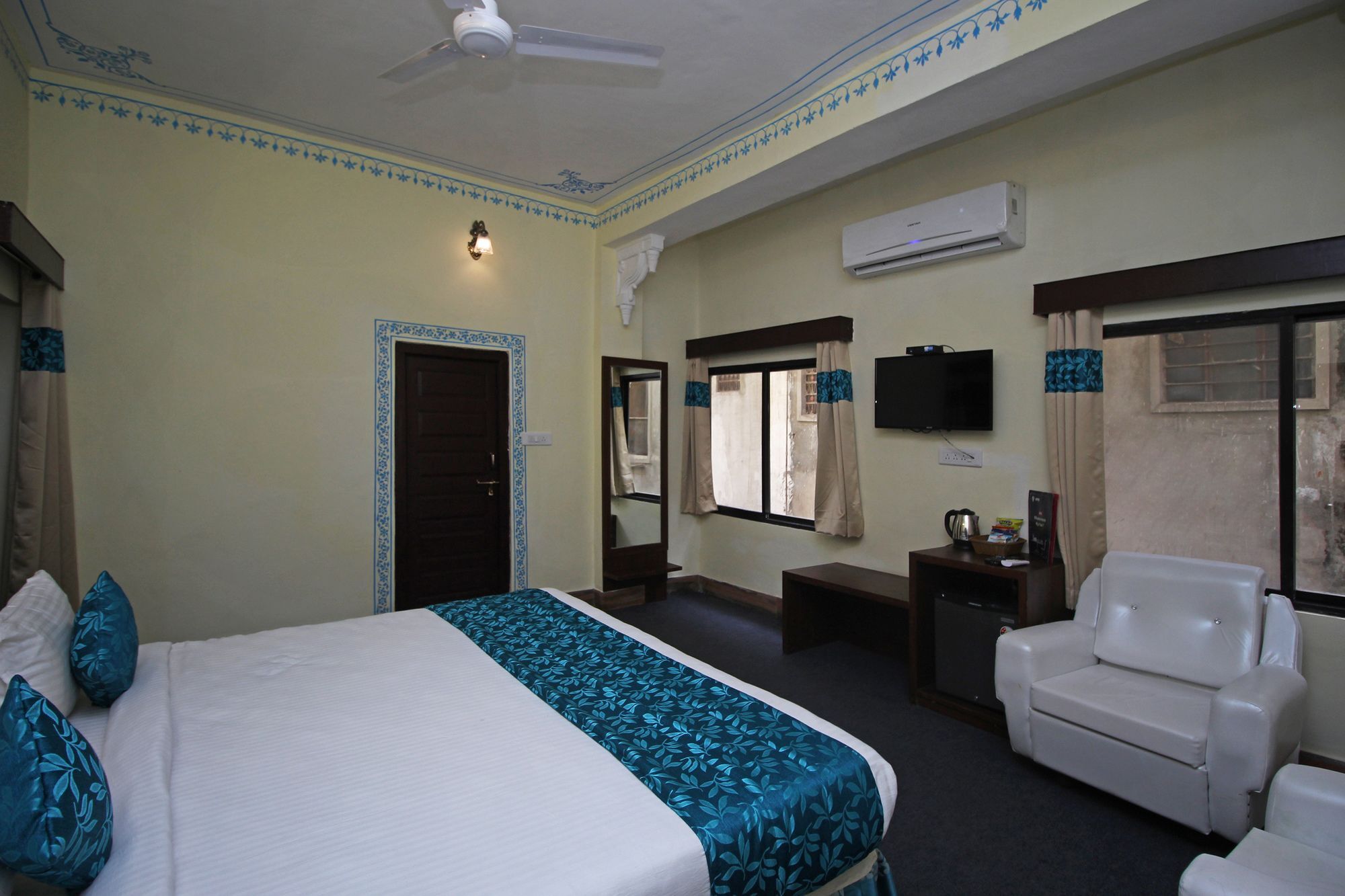 Oyo 9161 Hotel Janak Vilas Удайпур Экстерьер фото