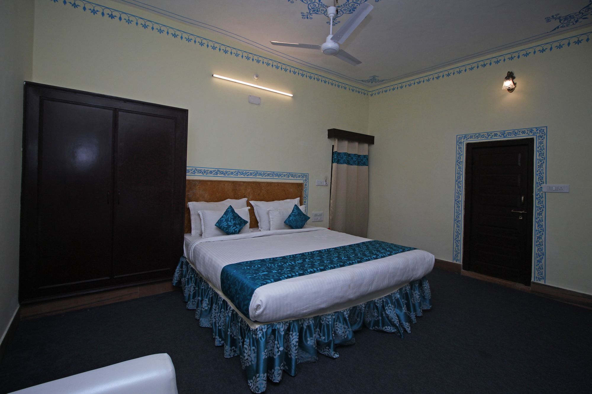 Oyo 9161 Hotel Janak Vilas Удайпур Экстерьер фото